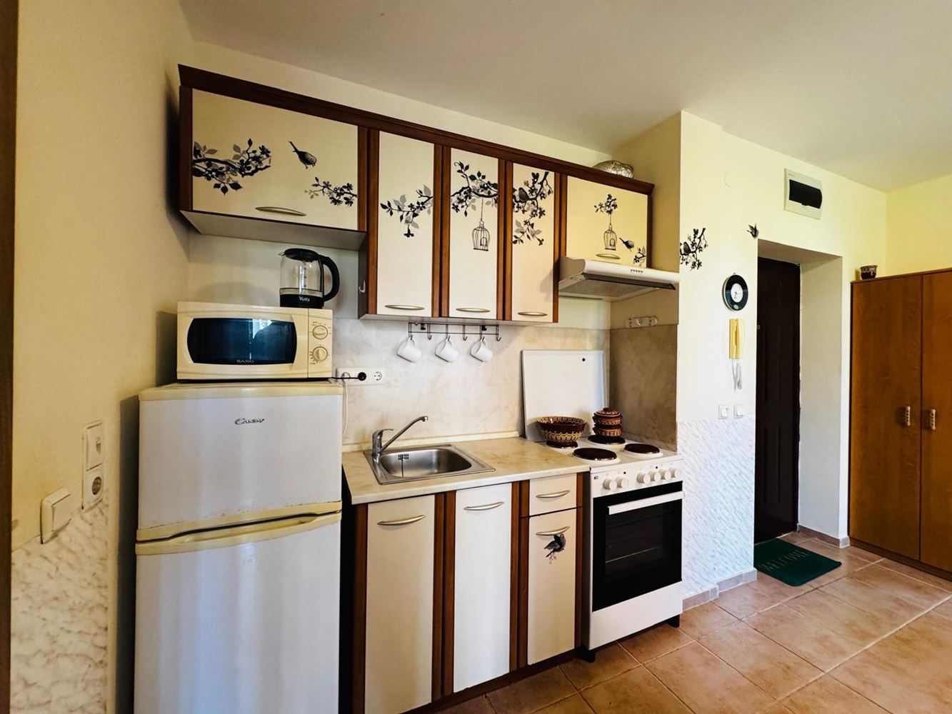 Cozy Three-room Apartment on the Ground Floor in Sunny Beach – Excellent Investment Near the Aquapark and the Sea