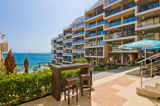 Cozy One-Bedroom Apartment with Panoramic Sea and Mountain Views in Sveti Vlas