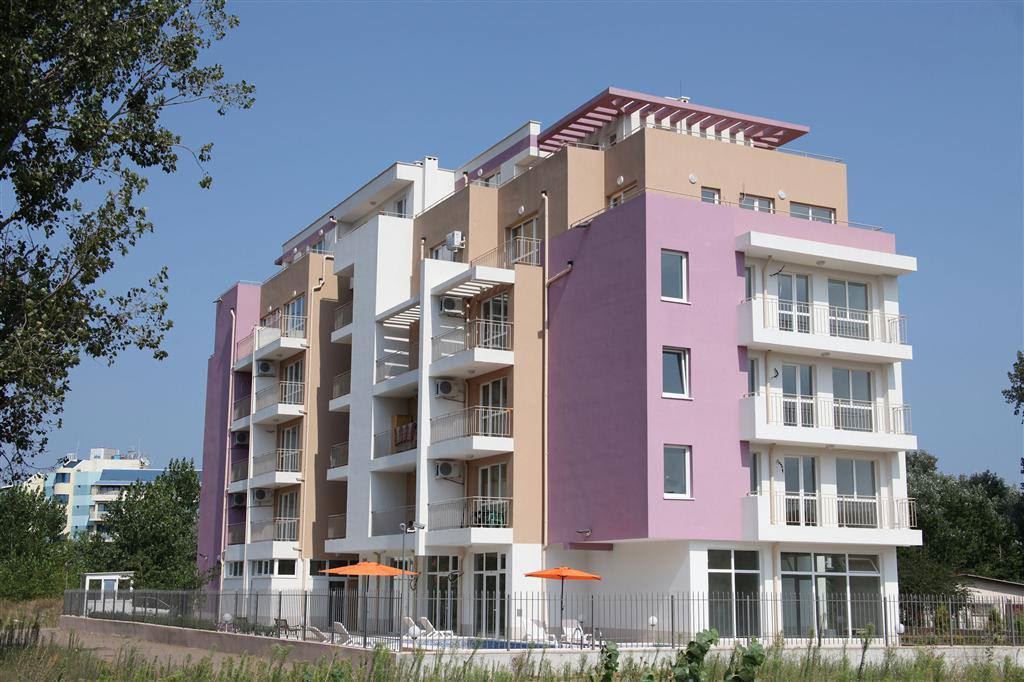 Cozy One-Bedroom Apartment with South-Facing Terrace in Sunny Beach