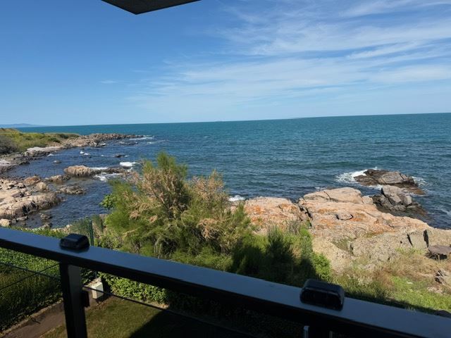 Spacious Apartment with 2 Bedrooms on the First Sea Line with Frontal Panoramic Sea View