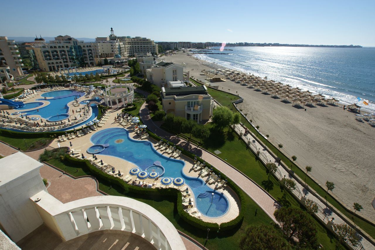 Spacious Apartment with Sea View on the First Line in Pomorie – Holiday Property with the Feeling of a Luxury Resort