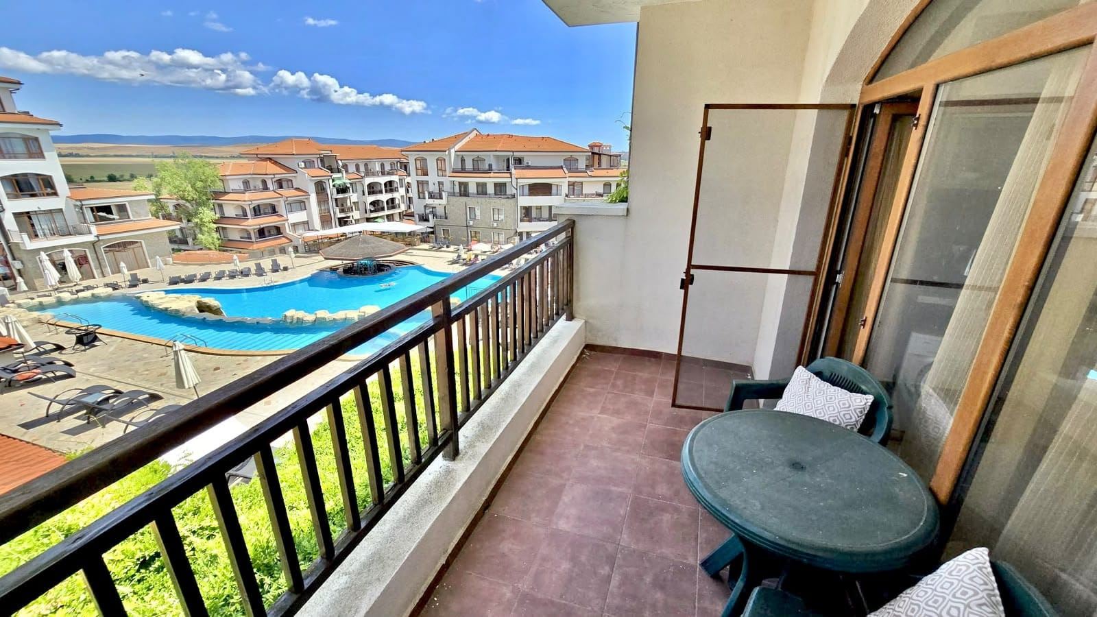 Attractive one-bedroom apartment with pool view in Aheloy