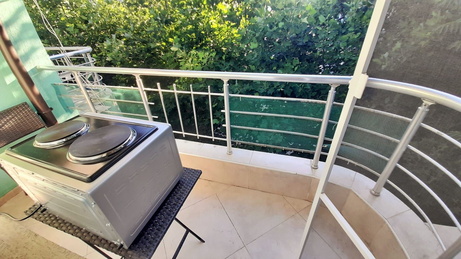 Comfortable One-Bedroom Apartment in a Year-Round Complex with Parking in Sarafovo  