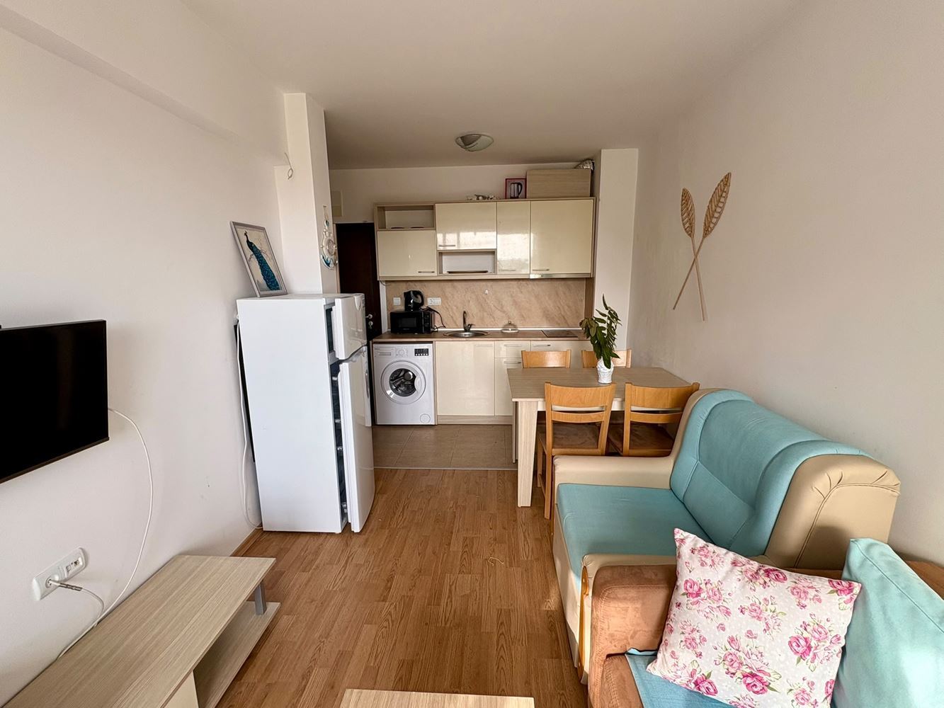 Sunny Beach – Cozy One-Bedroom Apartment with Pool View, Five Minutes from the Beach