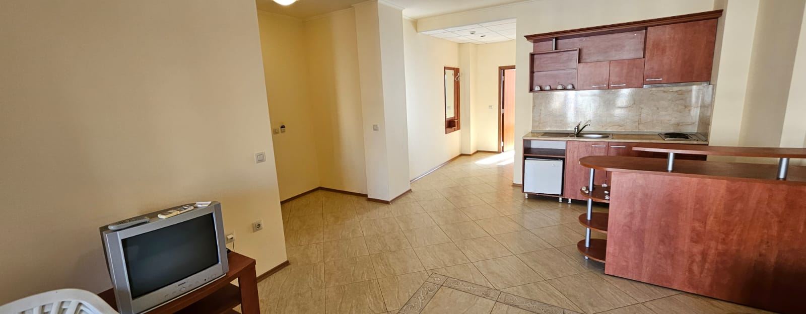Spacious One-Bedroom Apartment with Pool View – Fully Furnished, with Act 16 and Ready to Move In