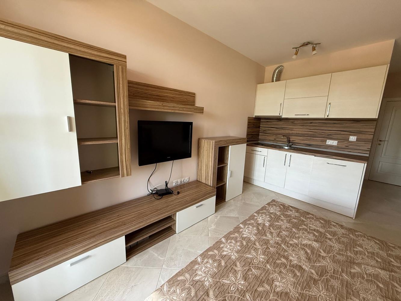 First Line in Chernomorets – Studio with Sea View