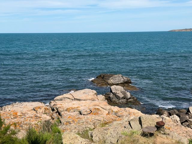 Spacious Apartment with 2 Bedrooms on the First Sea Line with Frontal Panoramic Sea View