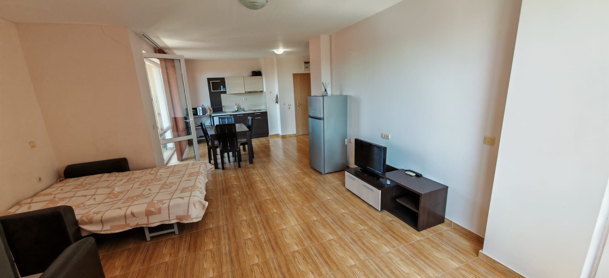 Furnished one-bedroom apartment with partial sea view and excellent infrastructure