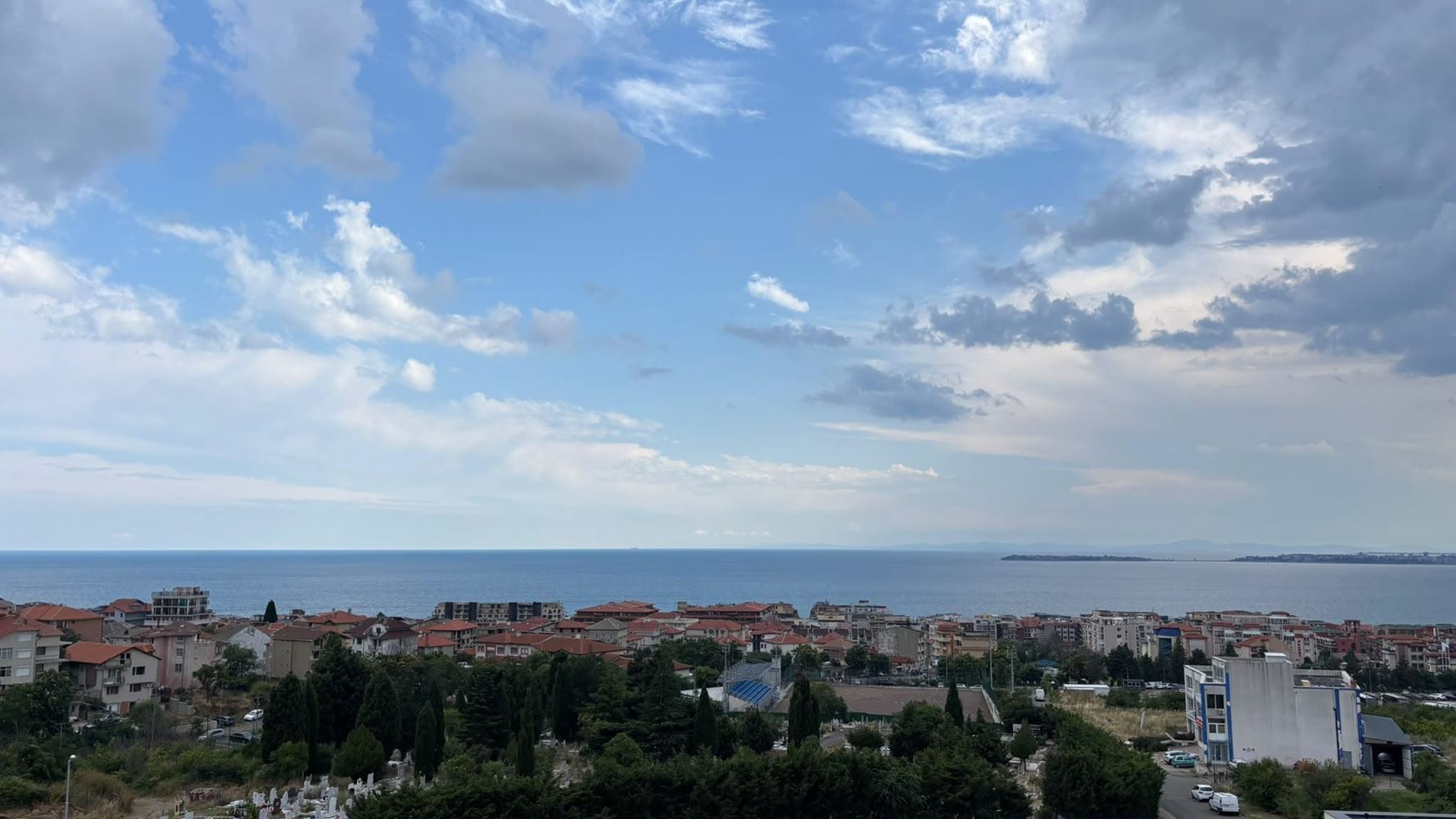 One-bedroom apartment with sea view in Sveti Vlas – no maintenance fee, with parking, ready to move in