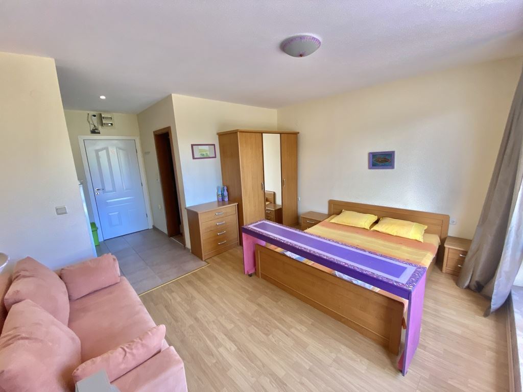 Studio on the first line in a complex in Elenite – sea, mountains, and holiday comfort in one