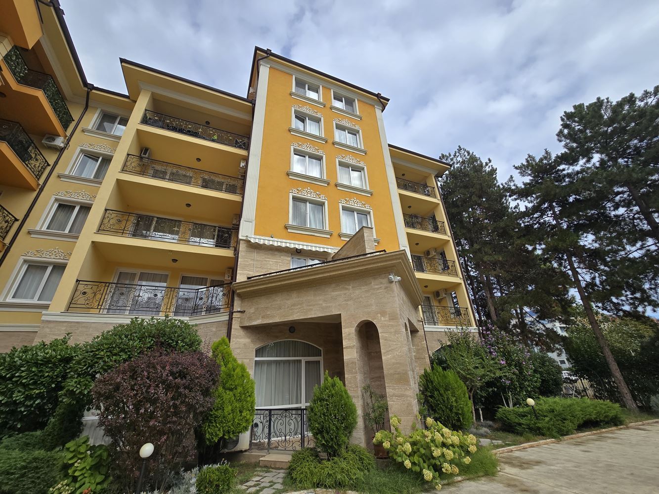 One-Bedroom Apartment in Sunny Beach – New Luxury Interior, Panoramic View and Excellent Investment