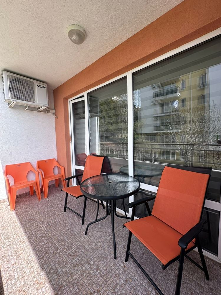 One-bedroom apartment with partial sea view in St. Vlas – furnished, renovated, in a luxury gated complex