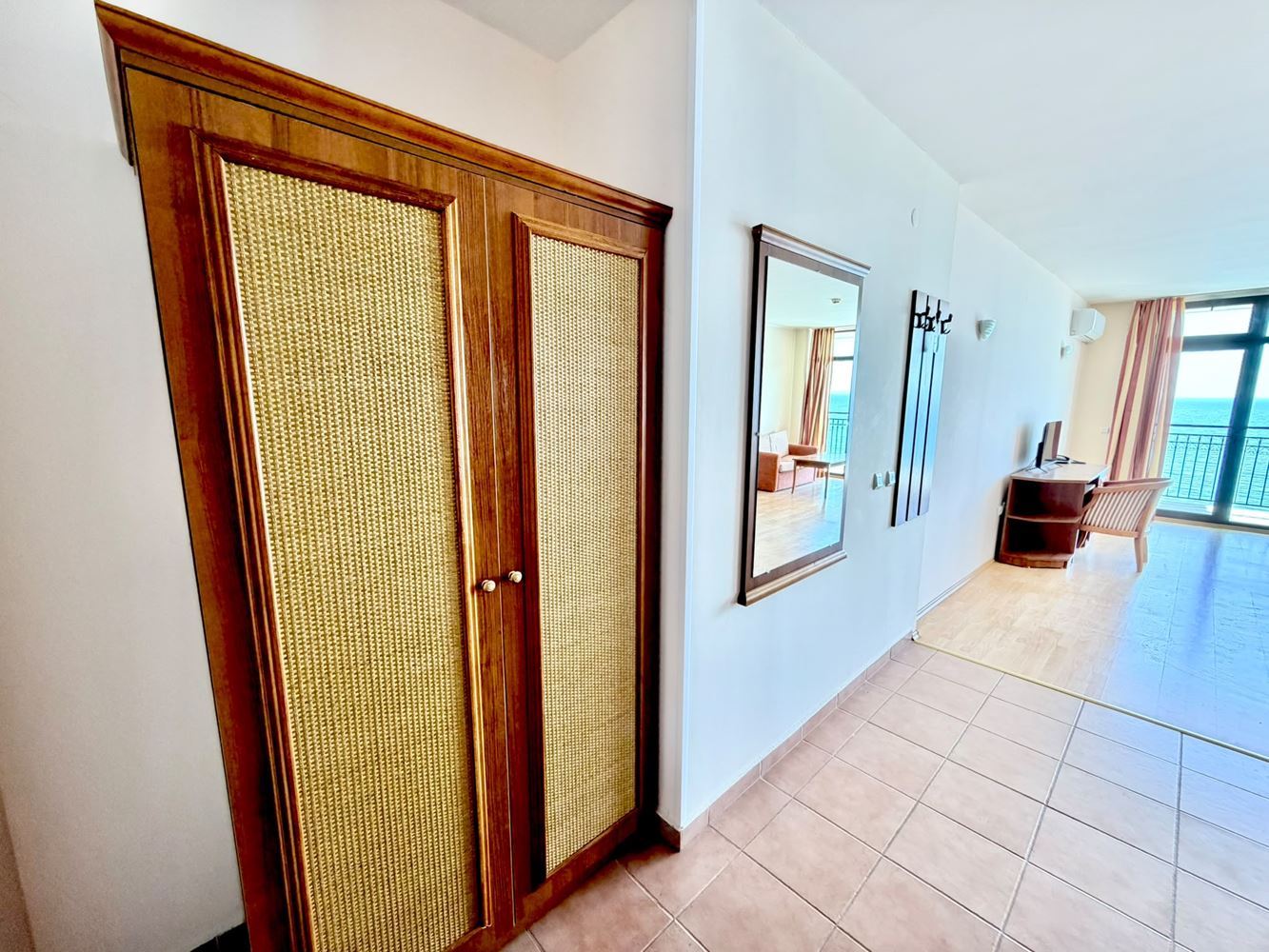 One-bedroom apartment with panoramic sea view on the first line in Sveti Vlas