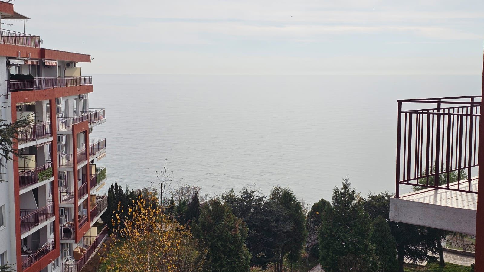 Seaside idyll on the first line – one-bedroom apartment with sea view in Sveti Vlas