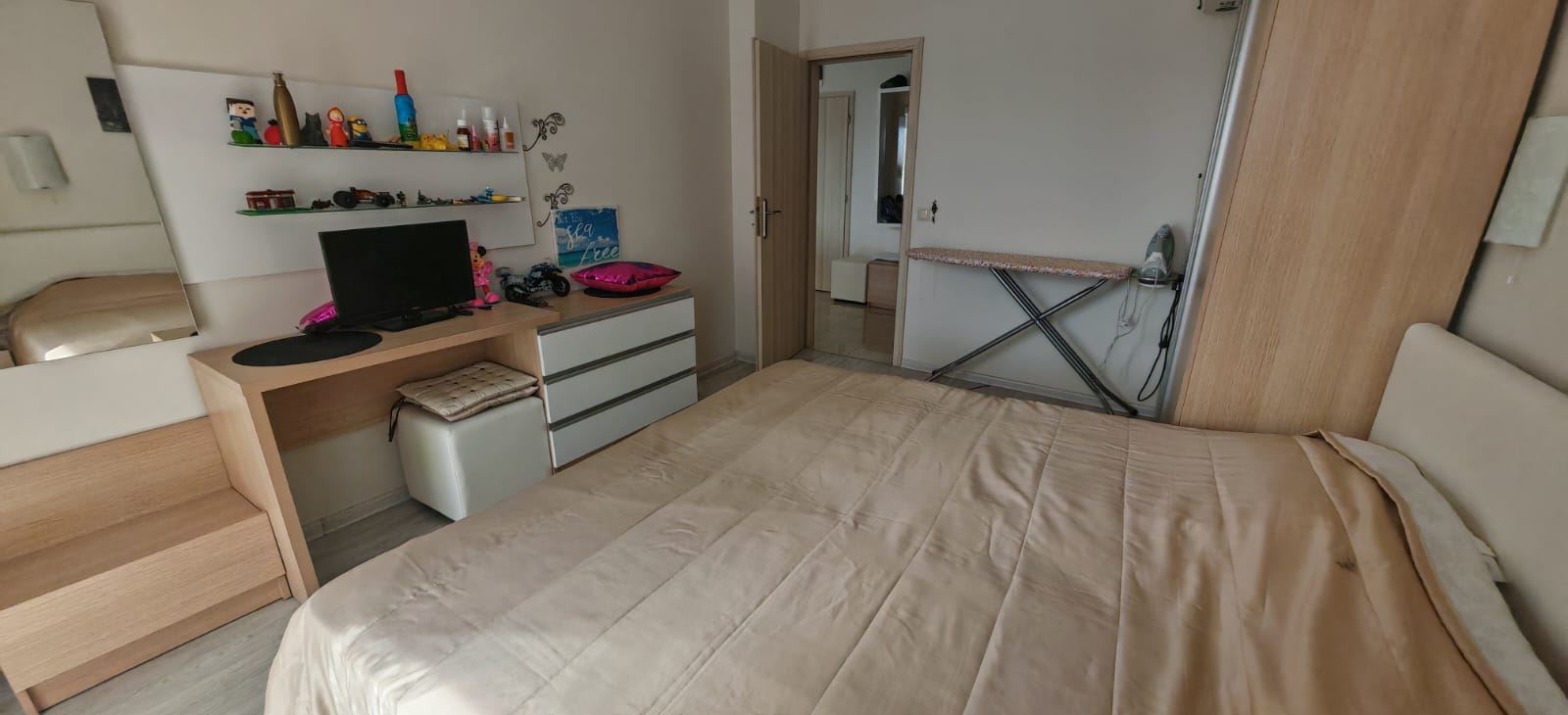 Three-room Apartment with Pool Views and Partial Sea Views, 200 Metres from the Beach in Sveti Vlas