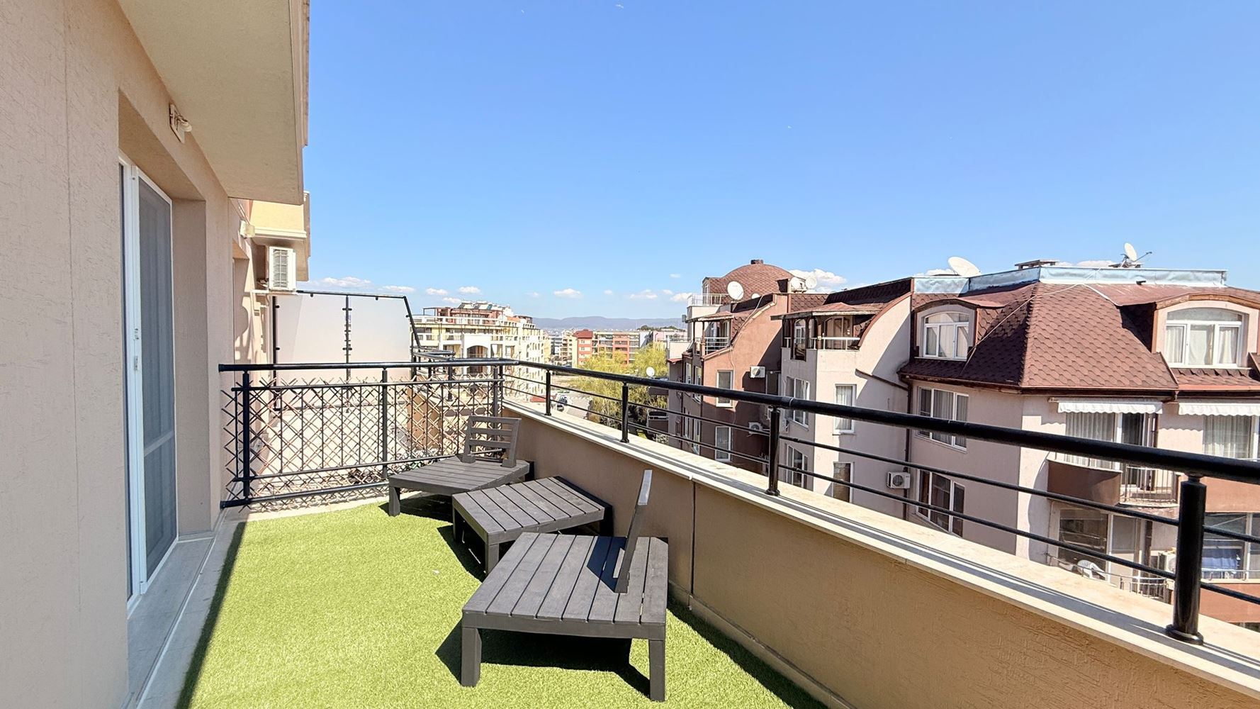 Luxury three-bedroom duplex in the heart of Sunny Beach – space, style and comfort on two levels