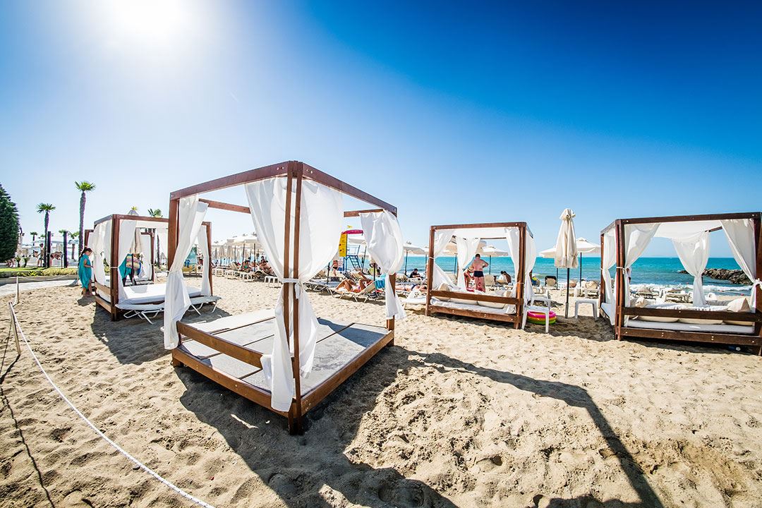 Fully Furnished One-Bedroom Apartment on the Beachfront with Sea View in Elenite