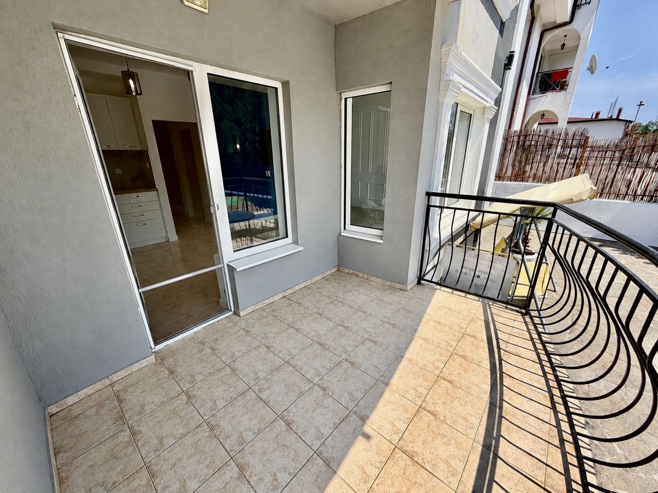 Stylish and Modernly Furnished One-Bedroom Apartment with Pool View in Sveti Vlas