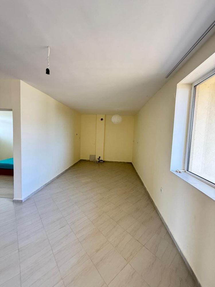 Spacious Two-Bedroom Apartment with Sea View, 500 m from the Beach in Chernomorets