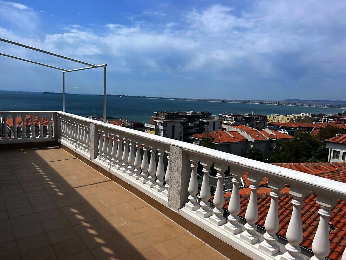 Spacious Four-Bedroom Apartment with a Unique Panoramic View of the Entire Bay in Sveti Vlas