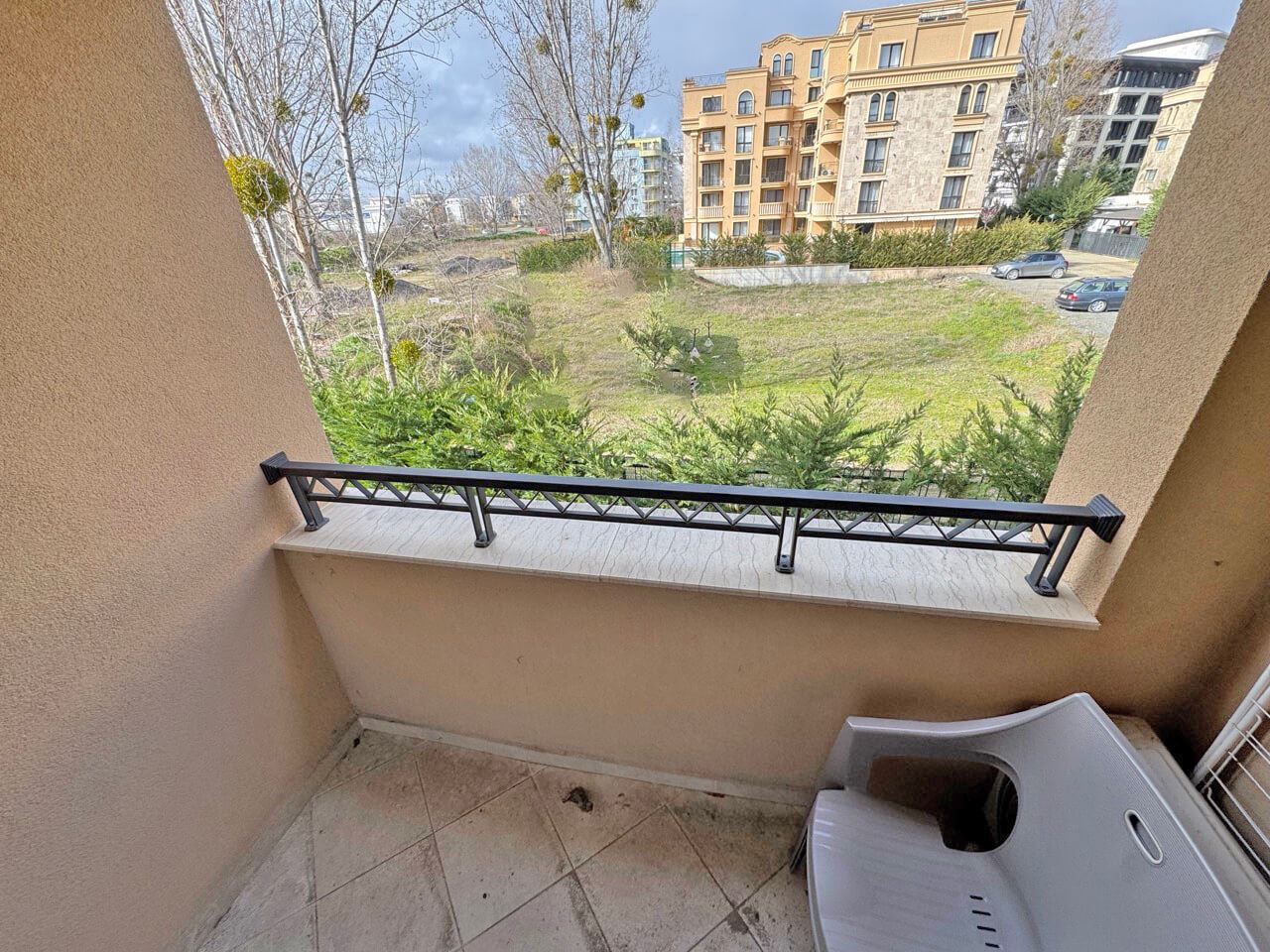 Bright studio in a luxury complex – perfect comfort by the pool