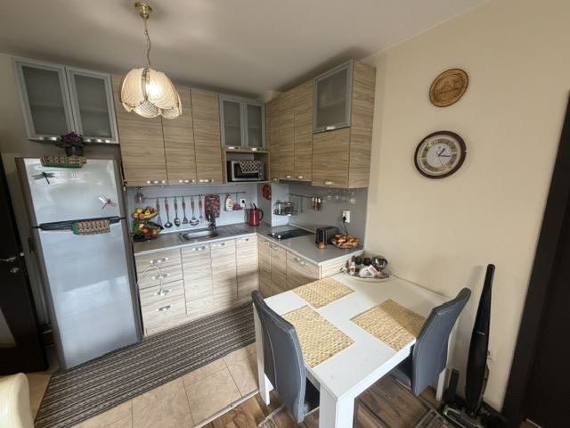 Spacious Three-Bedroom Apartment Close to the Sea with Excellent Complex Facilities