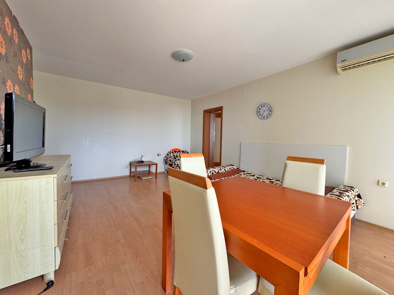 One-bedroom apartment with sea panorama and pool view in a prestigious complex in Sveti Vlas
