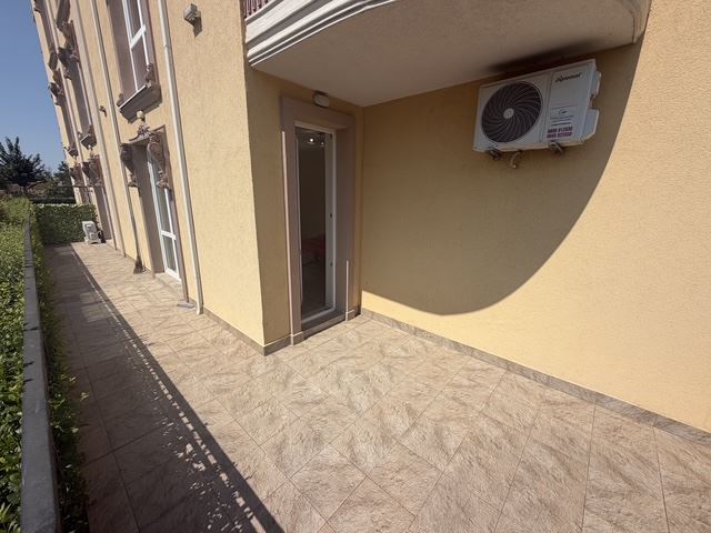 Cozy one-bedroom apartment with a huge terrace in Ravda – your own private space by the sea