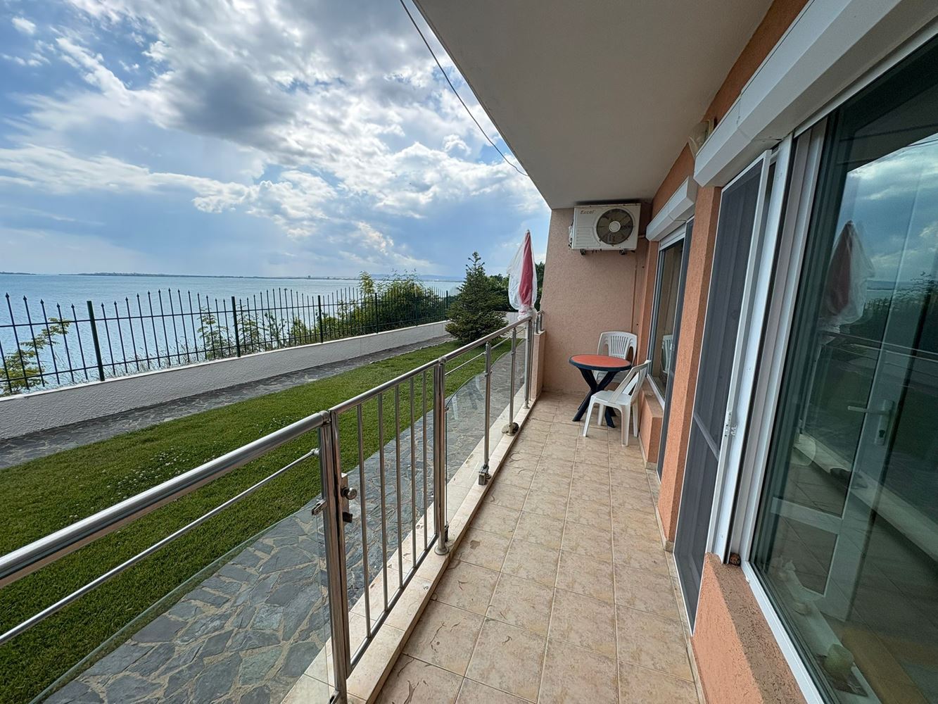One-Bedroom Apartment with Direct Sea View in Sveti Vlas – Comfort, Tranquility and Resort Lifestyle
