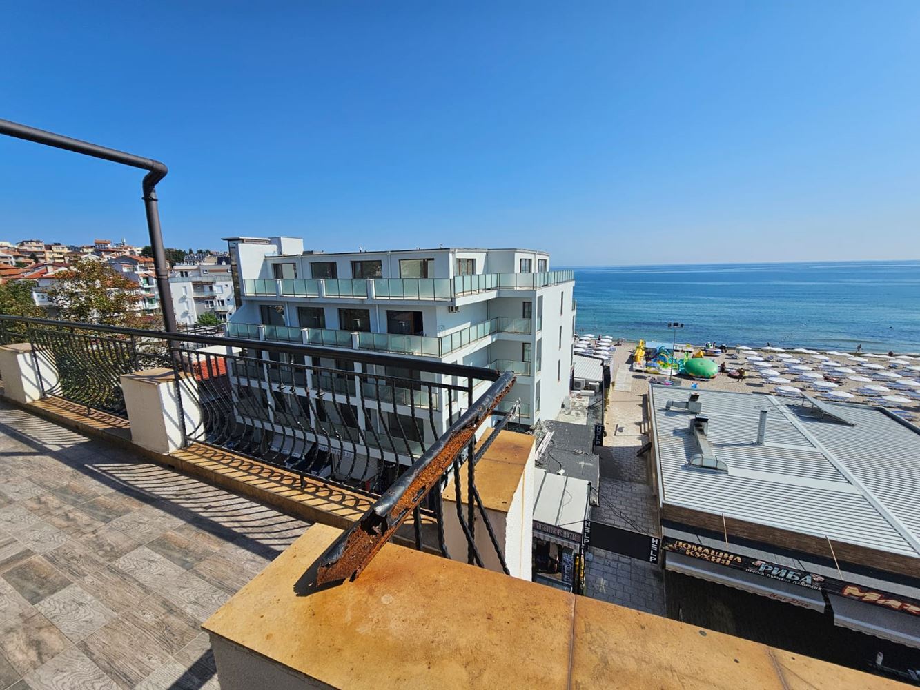 Spacious three-room apartment on the first line of the sea in Sozopol with a unique panoramic terrace