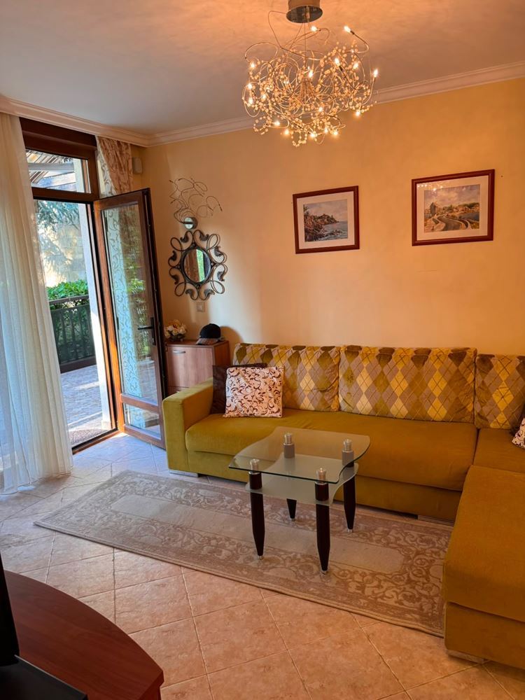 Three-room apartment with sea view surrounded by pine trees – luxury and tranquillity on the first line in Sozopol