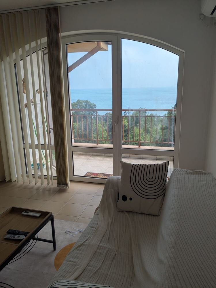 Spacious apartment with two bedrooms and frontal sea panorama in a residential complex in Ravda