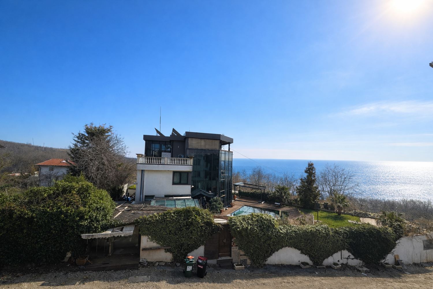 Two-bedroom apartment with sea panorama and private beach in a prestigious complex in Chernomorets