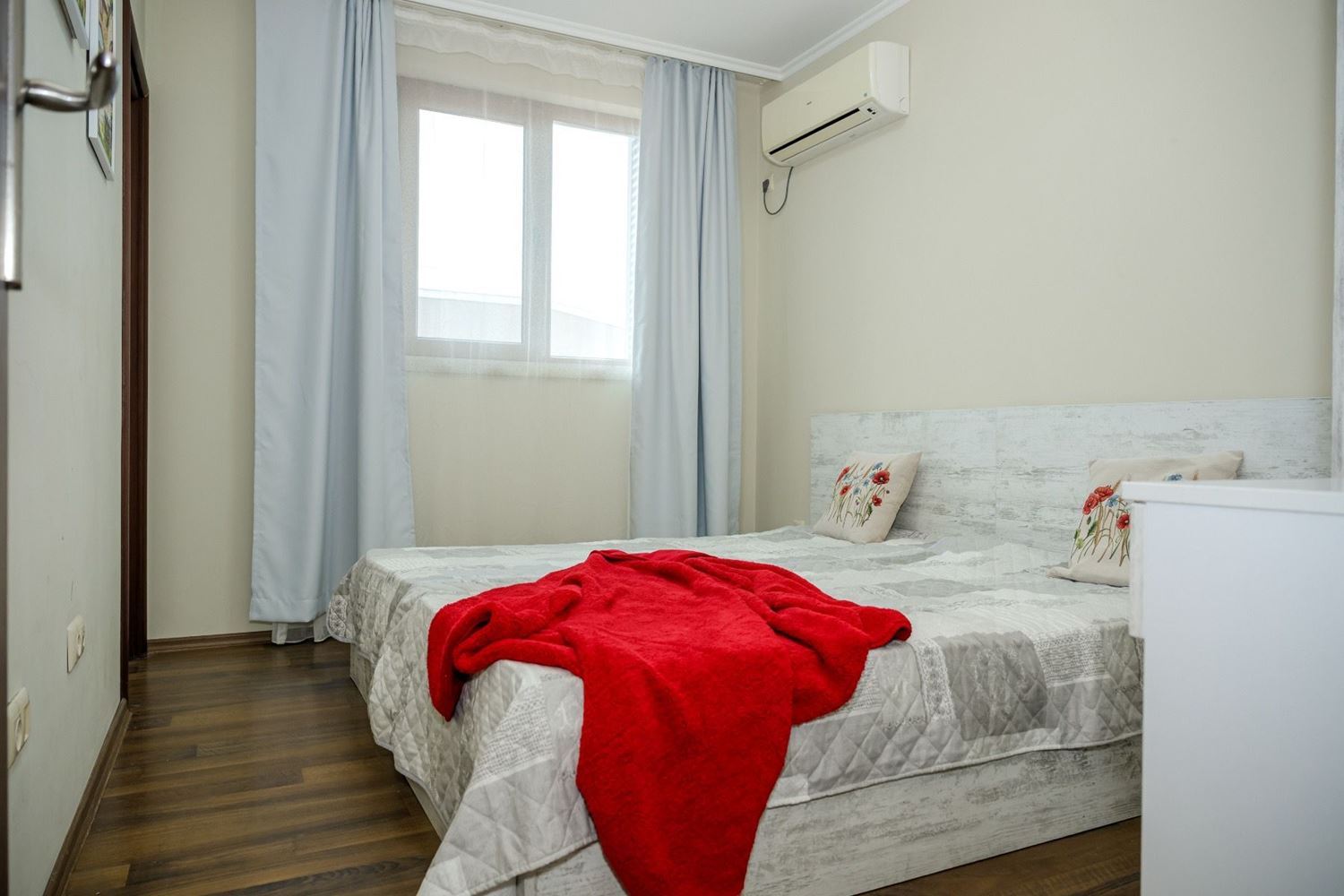 Spacious three-room apartment with sea view in Pomorie – 50 meters from the sea