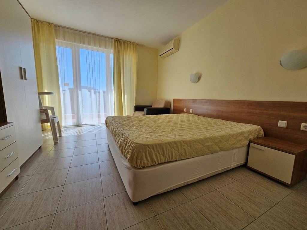 Stylish studio with panoramic pool view in Sunny Beach – ready for living and investment