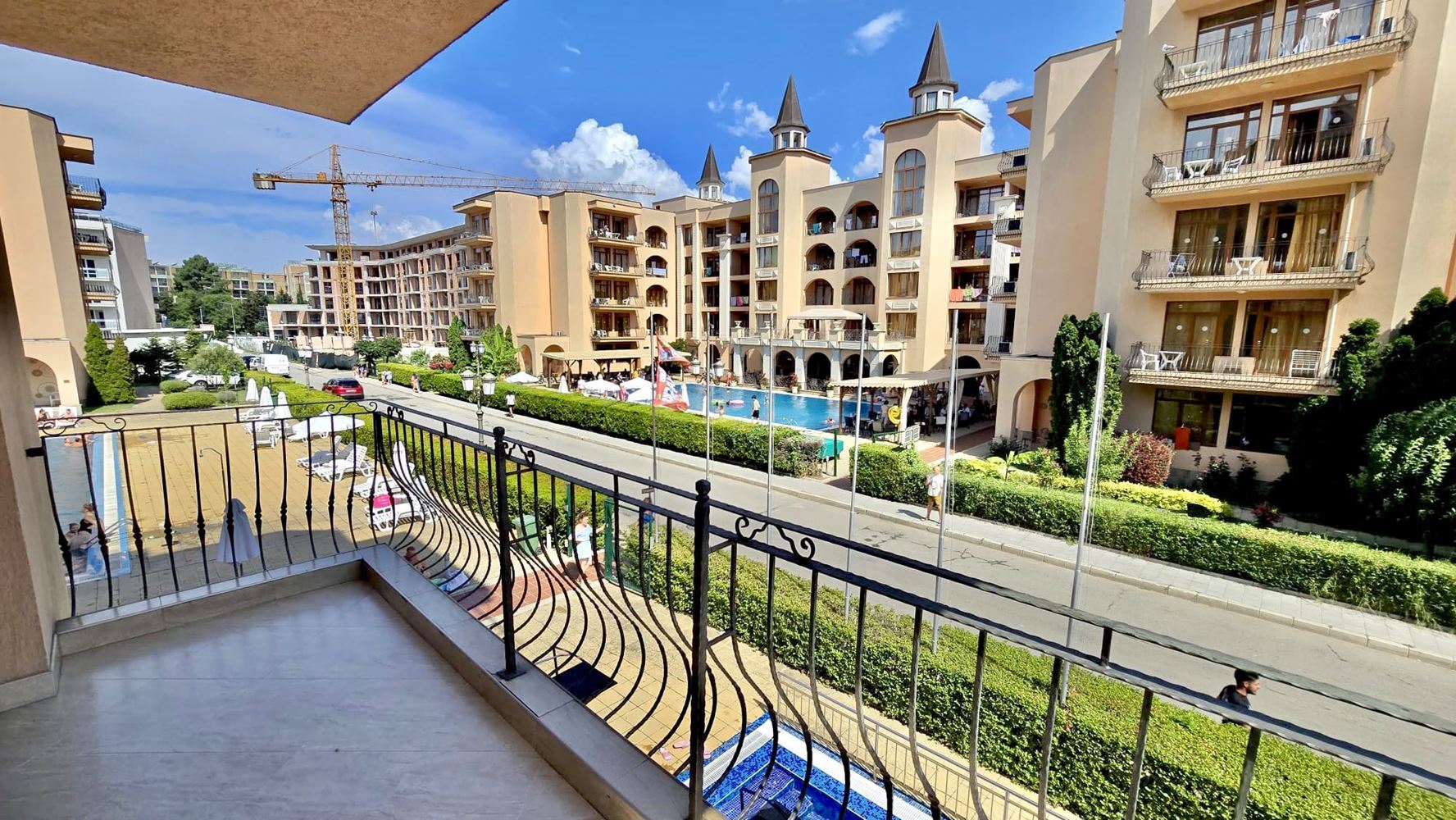 One-Bedroom Apartment near Cacao Beach with Pool View – Documents Ready and Excellent Investment Potential