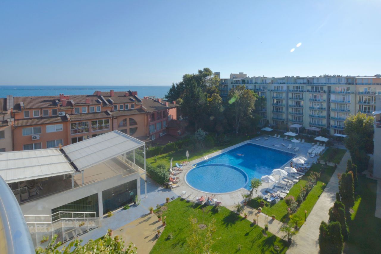Sunny and spacious studio with sea view in Ravda – 100 m from the beach, in a well-maintained complex with a pool and greenery