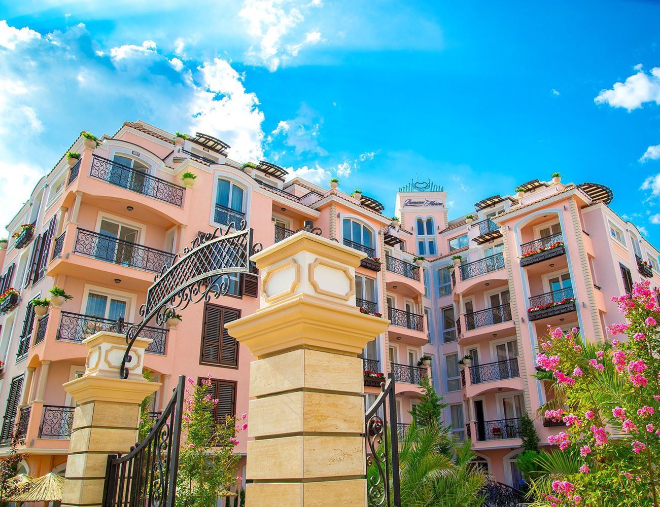 Elegant One-Bedroom Apartment with Pool View in a Luxury Complex in Sunny Beach