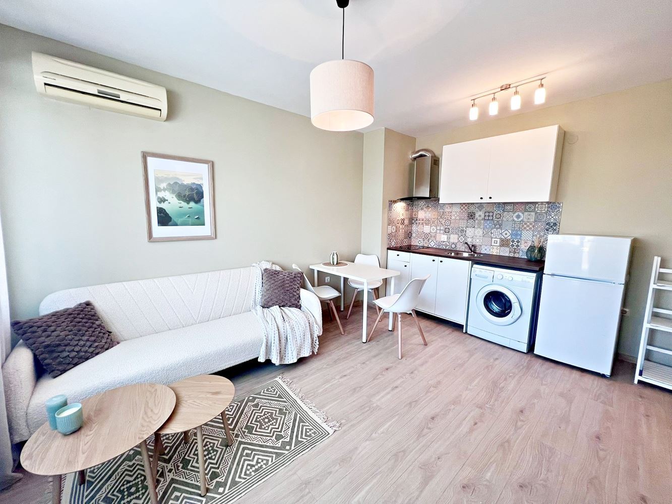 Stylish one-bedroom apartment with low maintenance fee in an excellent complex in Sunny Beach – ready to move in or for investment
