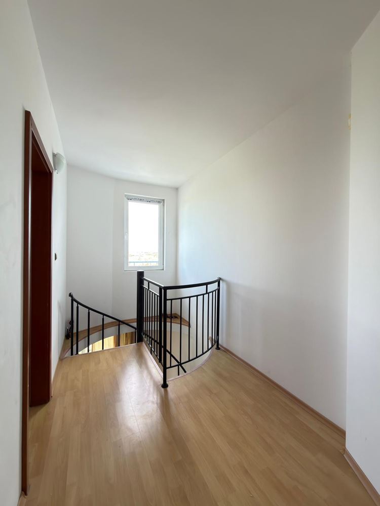 Spacious four-room duplex apartment with panoramic views – comfort and style in the heart of tranquility