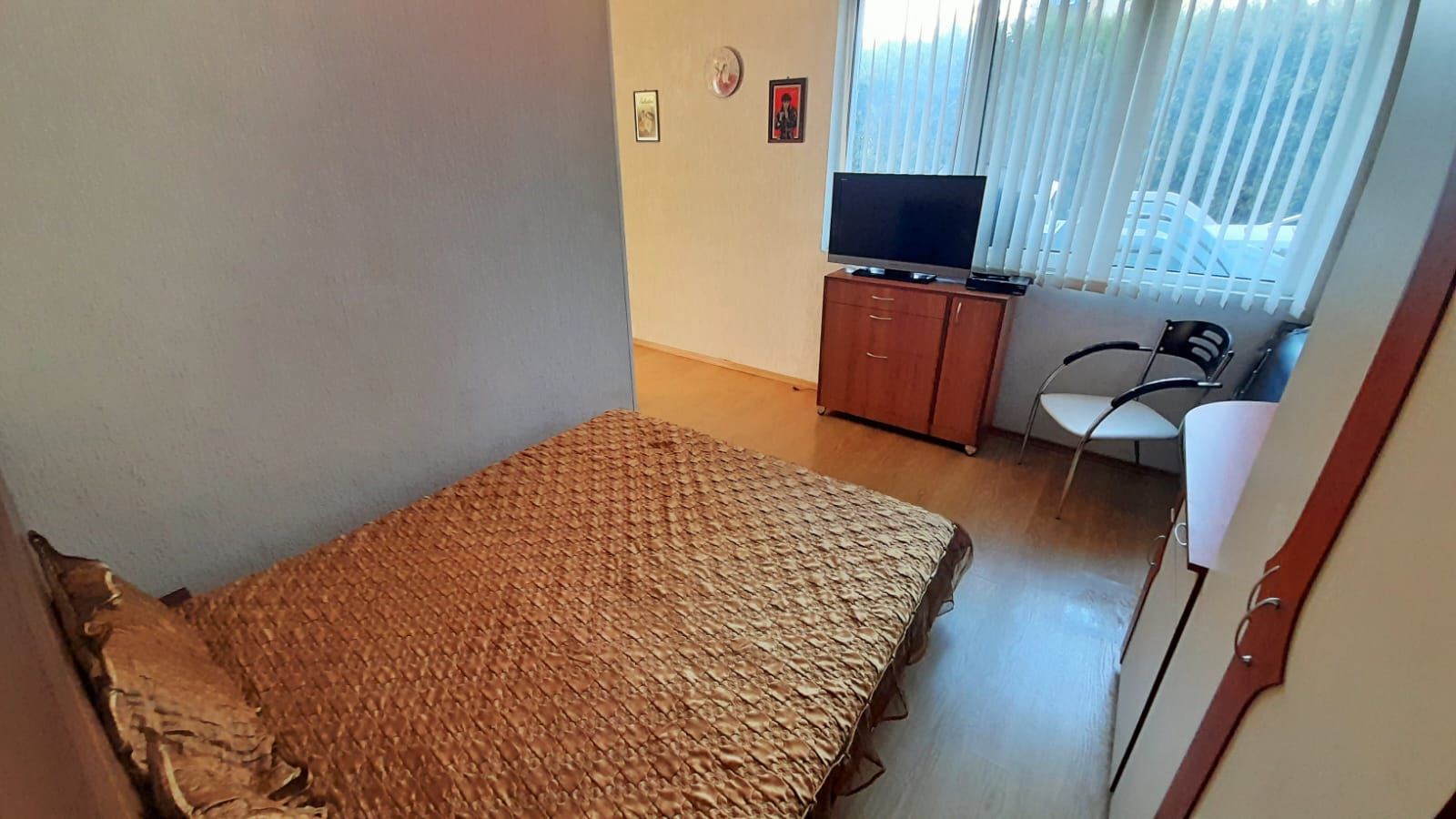 Spacious Studio with Enclosed Terrace and Additional Room – Quiet Location 500 m from the Beach