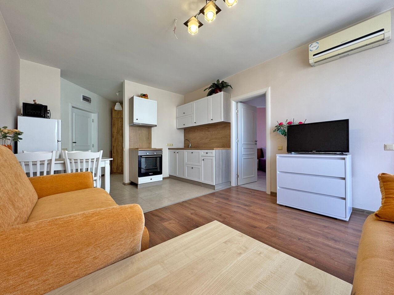 One-Bedroom Apartment with Pool View – Coziness, Greenery and Comfort in a Gated Complex