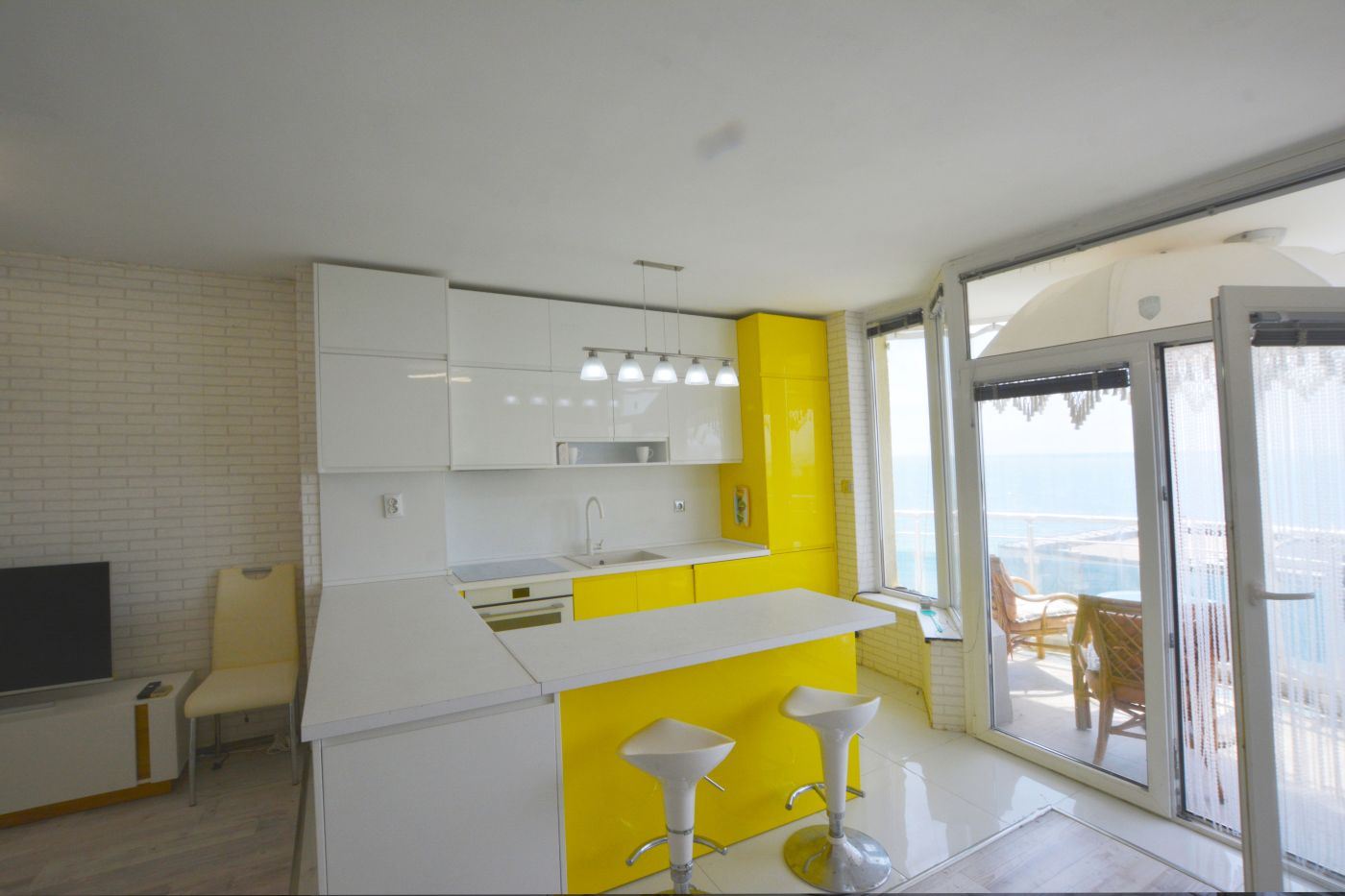 Luxury two-bedroom apartment with sea view on the first line in Ravda – 114 m², two terraces, and full comfort