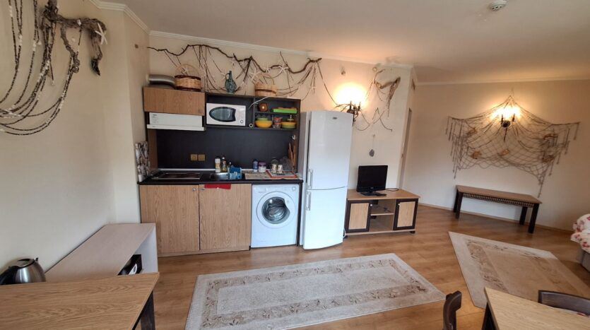 One-bedroom apartment on the first line in Elenite with sea panorama and excellent investment potential