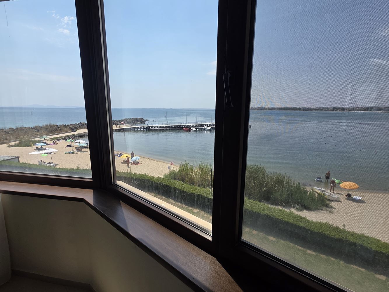 One-bedroom apartment on the first line with a frontal sea view in Nessebar
