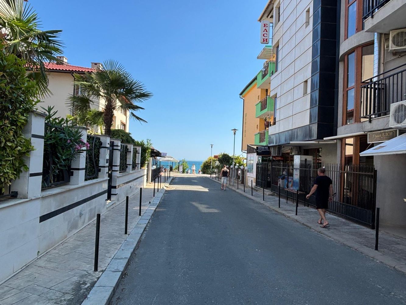 Spacious Three-Bedroom Apartment with Panoramic Sea View Only 50 Meters from the Beach – Low Maintenance Fee!
