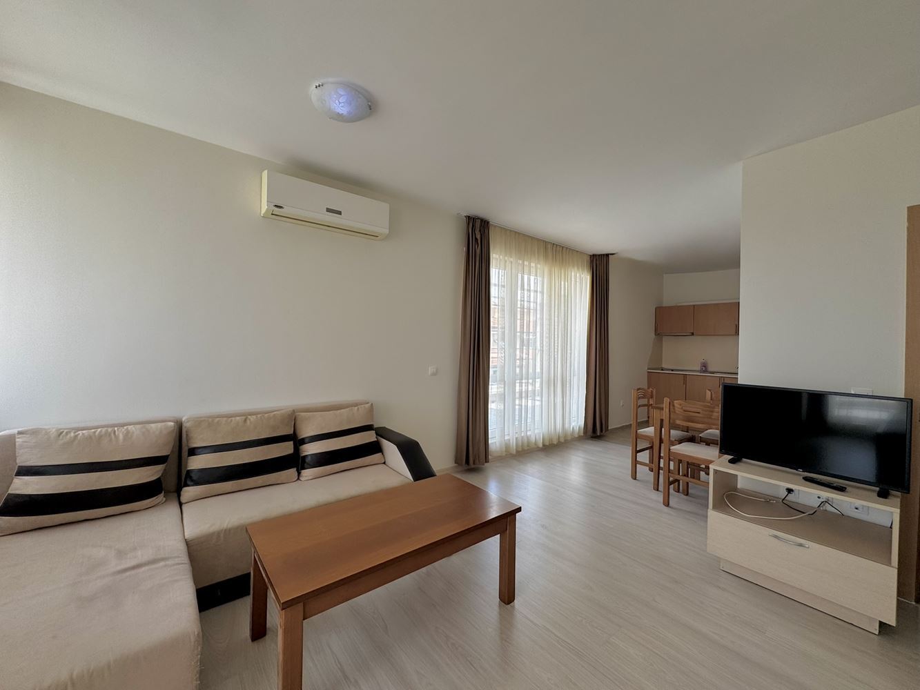 Spacious studio with a large panoramic terrace in Sunny Beach – excellent location and low maintenance fee
