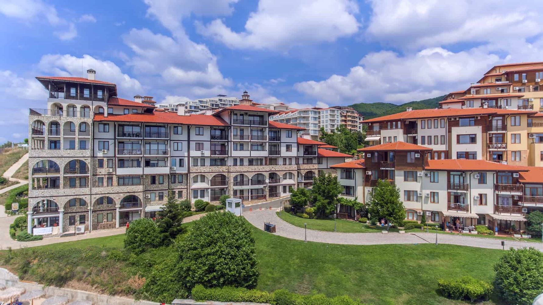 Luxury and tranquility on the first sea line in Sveti Vlas – spacious one-bedroom apartment with pool view