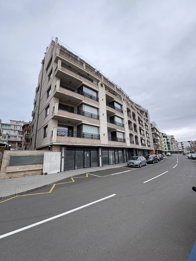 One-Bedroom Apartment on the First Sea Line with Panoramic Views and a Spacious Terrace