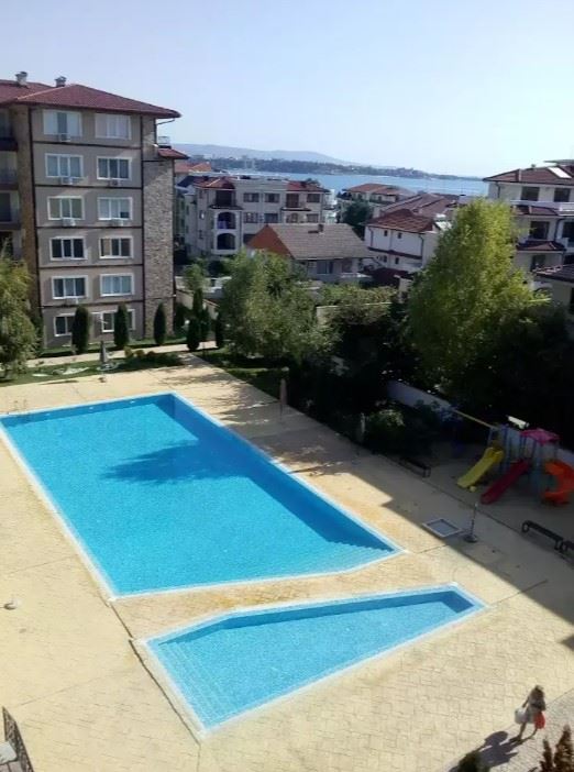 Spacious apartment with two bedrooms and sea view in Ravda